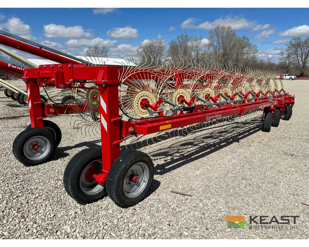 Farm King Easy Rake Superstar ERS16 / ERS18 / ERS20 16-20 Wheels 32’-38’ Working Width 9.2’ Transport Width Hay Rakes