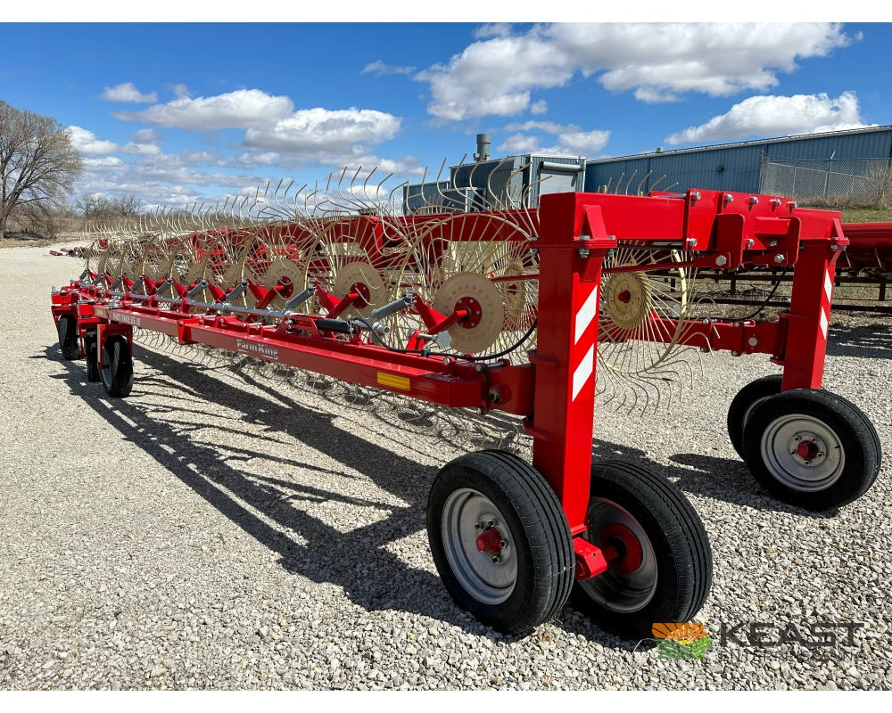 Farm King Easy Rake Superstar ERS16 / ERS18 / ERS20 16-20 Wheels 32’-38’ Working Width 9.2’ Transport Width Hay Rakes