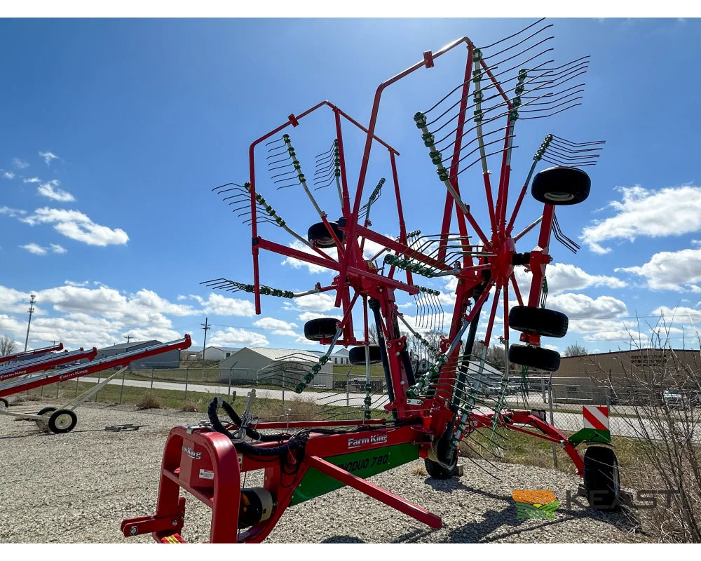 Farm King ENO780FK Twin Rotary Rake 23’–26.5’ Adjustable Working Width Hay Rakes