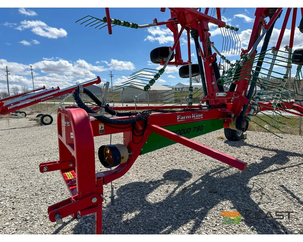 Farm King ENO780FK Twin Rotary Rake 23’–26.5’ Adjustable Working Width Hay Rakes