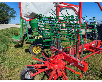 Farm King RR420FK Rotary Rake 13.8’ Working Width 6.5’ Transport Width Pull Type Hay Rakes