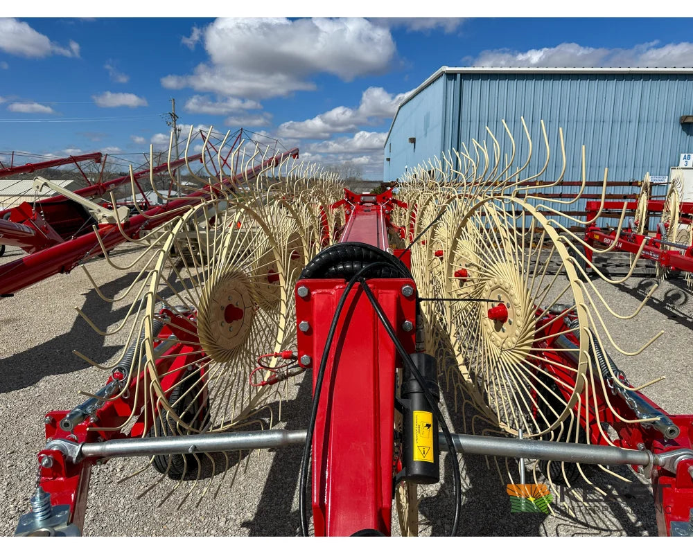 Farm King TVR12 / TVR14 Field Rake 12-14 Wheels 24’-27’ Working Width 8.5’ Transport Width Hay Rakes
