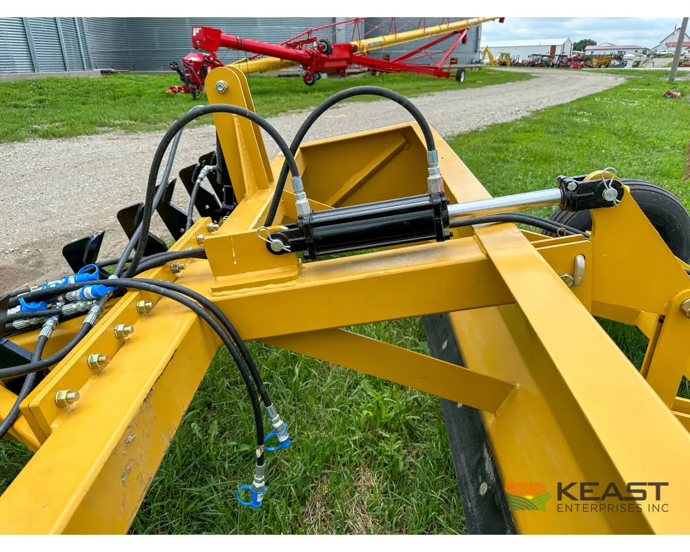Garfield GDSTR12 12’ Drag Scraper w/ Rippers 12’ Cutting Width Hydraulic Tilt Box Scrapers