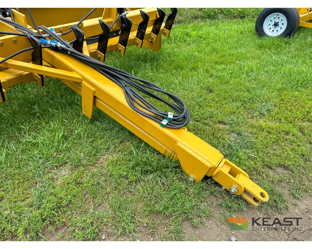 Garfield GDSTR12 12’ Drag Scraper w/ Rippers 12’ Cutting Width Hydraulic Tilt Box Scrapers