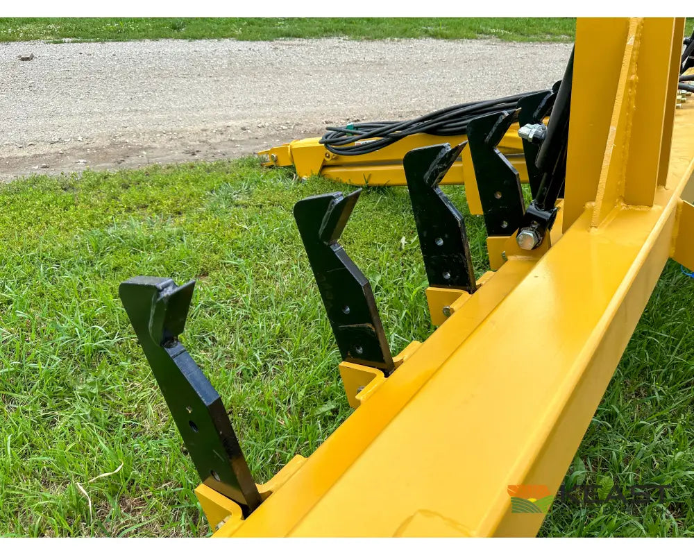 Garfield GDSTR12 12’ Drag Scraper w/ Rippers 12’ Cutting Width Hydraulic Tilt Box Scrapers