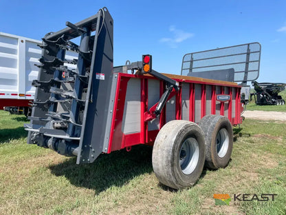 Hagedorn 5290 Manure Spreader - 540 Cu Ft Heaped Capacity 425/65R22.5 Tires Manure Spreaders