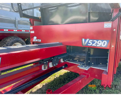 Hagedorn 5290 Manure Spreader - 540 Cu Ft Heaped Capacity 425/65R22.5 Tires Manure Spreaders