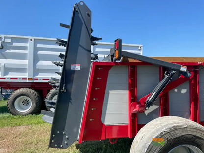 Hagedorn 5290 Manure Spreader - 540 Cu Ft Heaped Capacity 425/65R22.5 Tires Manure Spreaders