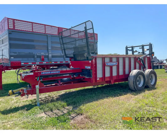 Hagedorn 5290 Manure Spreader - 540 Cu Ft Heaped Capacity 425/65R22.5 Tires Manure Spreaders