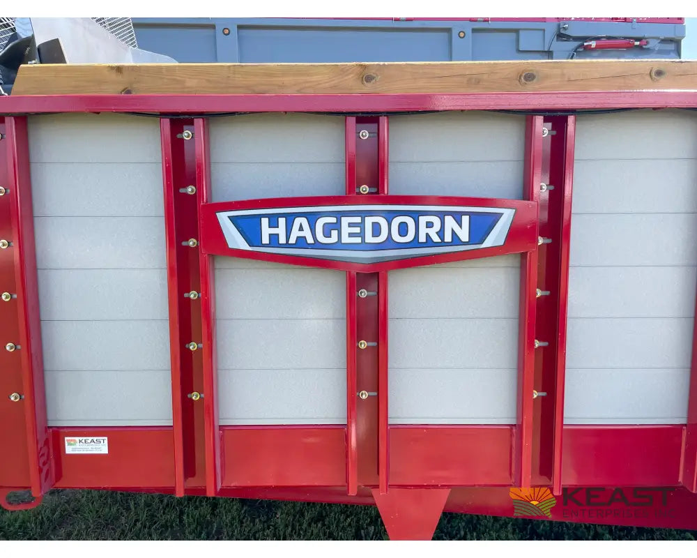 Hagedorn 5290 Manure Spreader - 540 Cu Ft Heaped Capacity 425/65R22.5 Tires Manure Spreaders