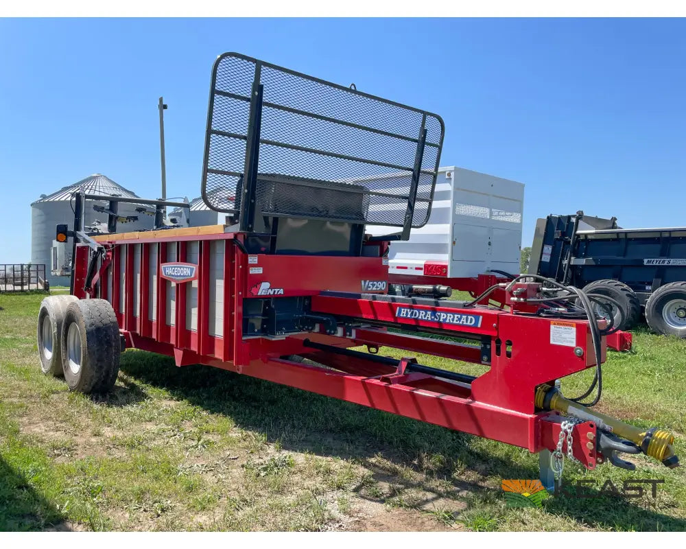 Hagedorn 5290 Manure Spreader - 540 Cu Ft Heaped Capacity 425/65R22.5 Tires Manure Spreaders