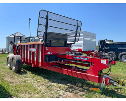 Hagedorn 5290 Manure Spreader - 540 Cu Ft Heaped Capacity 425/65R22.5 Tires Manure Spreaders