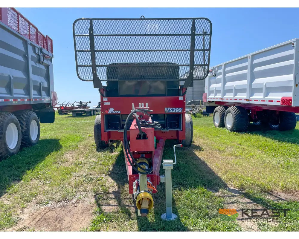 Hagedorn 5290 Manure Spreader - 540 Cu Ft Heaped Capacity 425/65R22.5 Tires Manure Spreaders