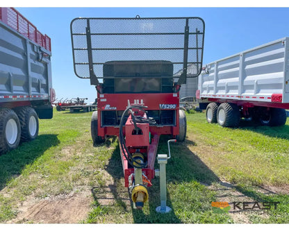 Hagedorn 5290 Manure Spreader - 540 Cu Ft Heaped Capacity 425/65R22.5 Tires Manure Spreaders