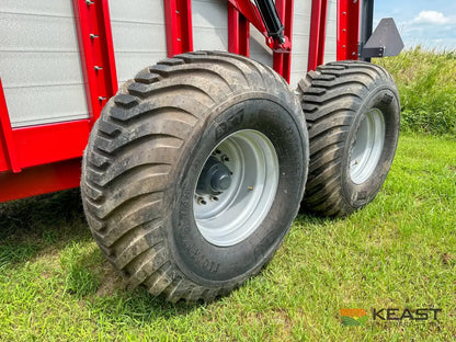 Hagedorn 5440 Manure Spreader 684 Cu Ft Heaped Capacity 500/50R22.5 Tires Manure Spreaders