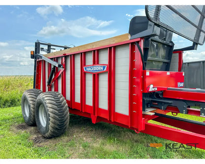 Hagedorn 5440 Manure Spreader 684 Cu Ft Heaped Capacity 500/50R22.5 Tires Manure Spreaders