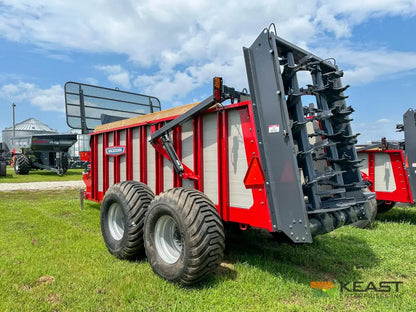 Hagedorn 5440 Manure Spreader 684 Cu Ft Heaped Capacity 500/50R22.5 Tires Manure Spreaders