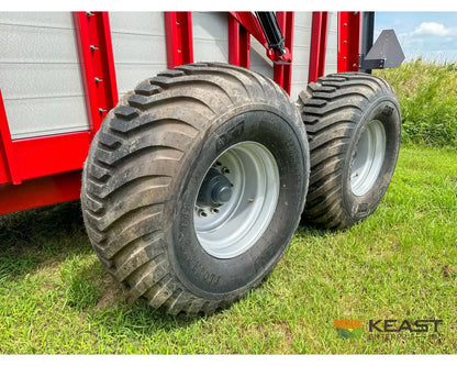 Hagedorn 5440 Manure Spreader 684 Cu Ft Heaped Capacity 500/50R22.5 Tires Manure Spreaders