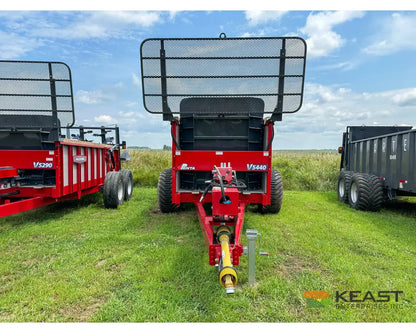 Hagedorn 5440 Manure Spreader 684 Cu Ft Heaped Capacity 500/50R22.5 Tires Manure Spreaders