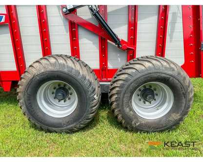 Hagedorn 5440 Manure Spreader 684 Cu Ft Heaped Capacity 500/50R22.5 Tires Manure Spreaders
