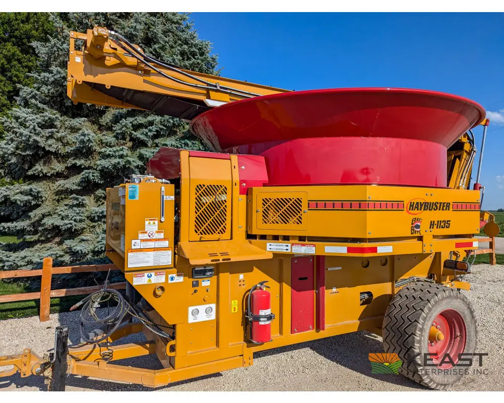 Haybuster 1135 Tilt Tub Grinder - 11’ Tub 44’’ Mill 2 Screens Tub Grinders