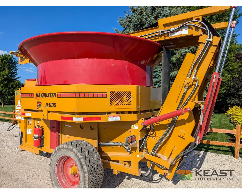 Haybuster 1135 Tilt Tub Grinder - 11’ Tub 44’’ Mill 2 Screens Tub Grinders