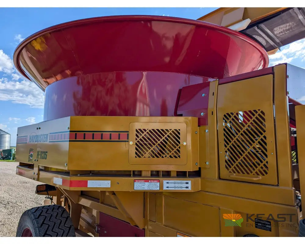Haybuster 1135 Tilt Tub Grinder - 11’ Tub 44’’ Mill 2 Screens Tub Grinders