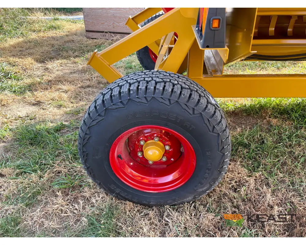 Haybuster 2660 Bale Processor 2 Bale Capacity Hydraulic Deflector Bale Processors