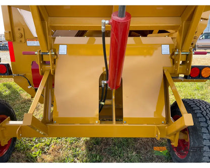 Haybuster 2660 Bale Processor 2 Bale Capacity Hydraulic Deflector Bale Processors