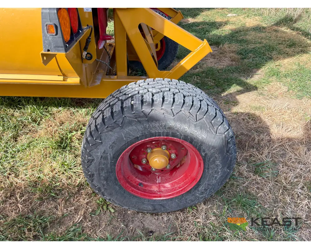 Haybuster 2660 Bale Processor 2 Bale Capacity Hydraulic Deflector Bale Processors