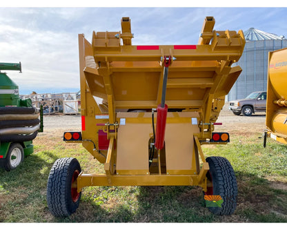 Haybuster 2660 Bale Processor 2 Bale Capacity Hydraulic Deflector Bale Processors