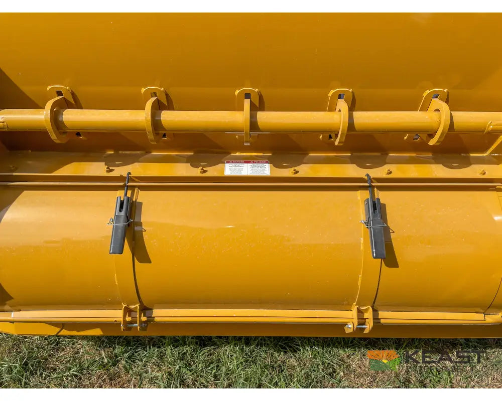 Haybuster 2660 Bale Processor 2 Bale Capacity Hydraulic Deflector Bale Processors