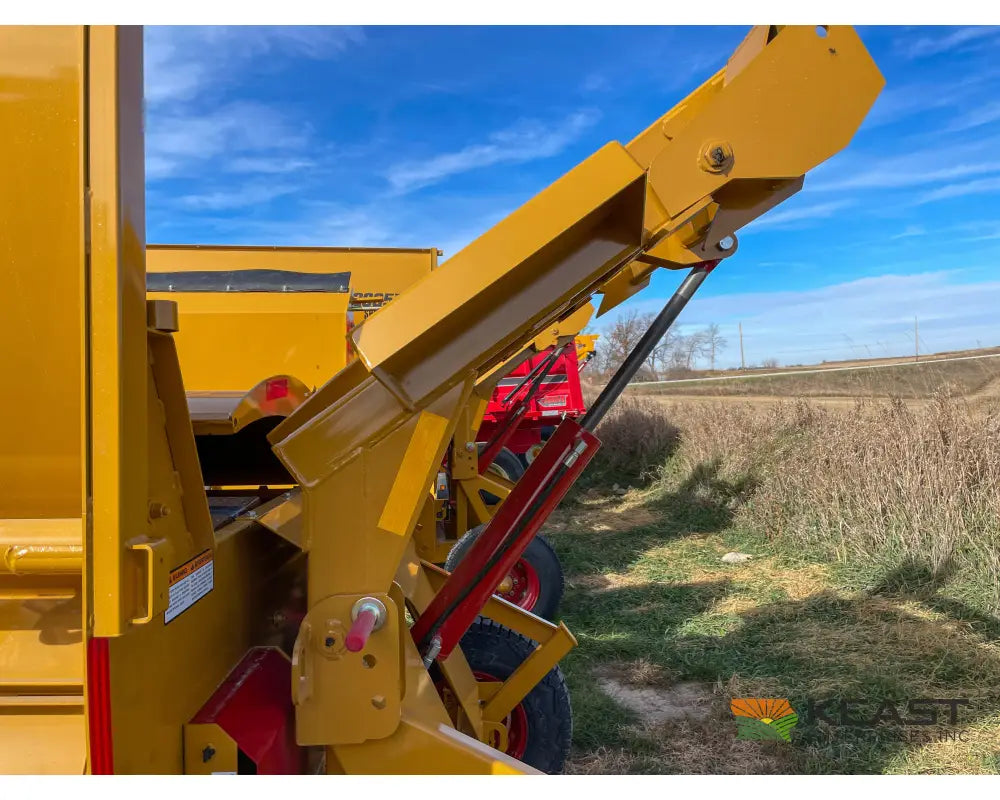 Haybuster 2660 Bale Processor 2 Bale Capacity Hydraulic Deflector Bale Processors