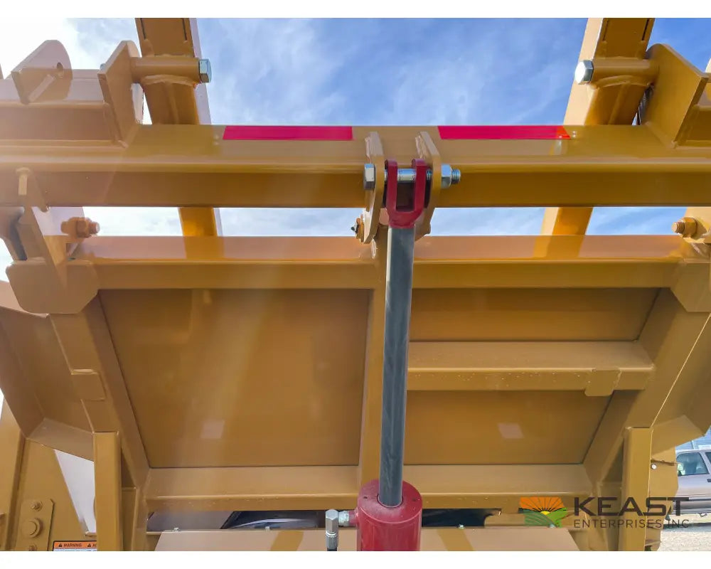 Haybuster 2660 Bale Processor 2 Bale Capacity Hydraulic Deflector Bale Processors