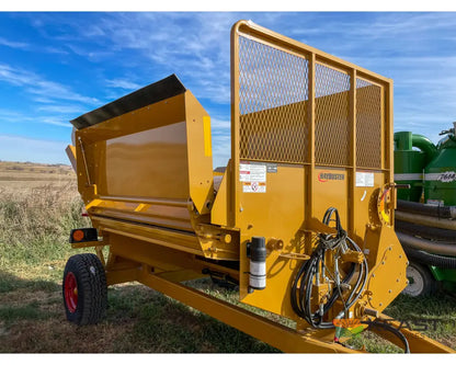 Haybuster 2660 Bale Processor 2 Bale Capacity Hydraulic Deflector Bale Processors