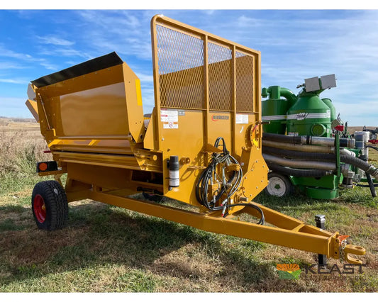 Haybuster 2660 Bale Processor 2 Bale Capacity Hydraulic Deflector Bale Processors