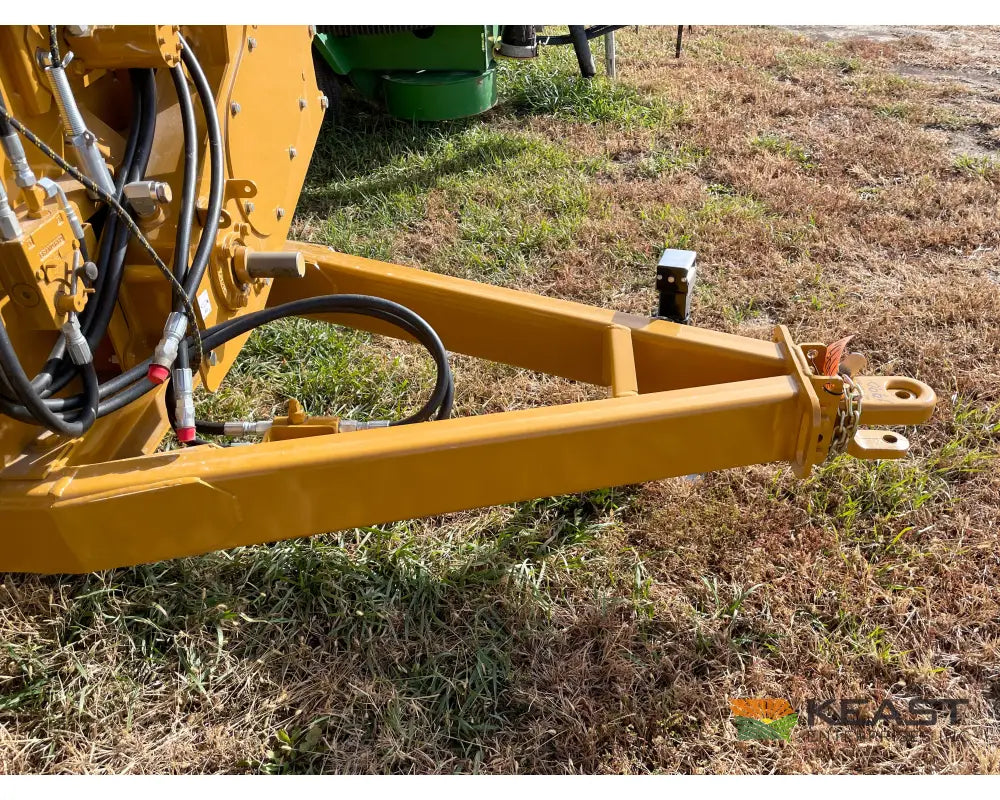 Haybuster 2660 Bale Processor 2 Bale Capacity Hydraulic Deflector Bale Processors