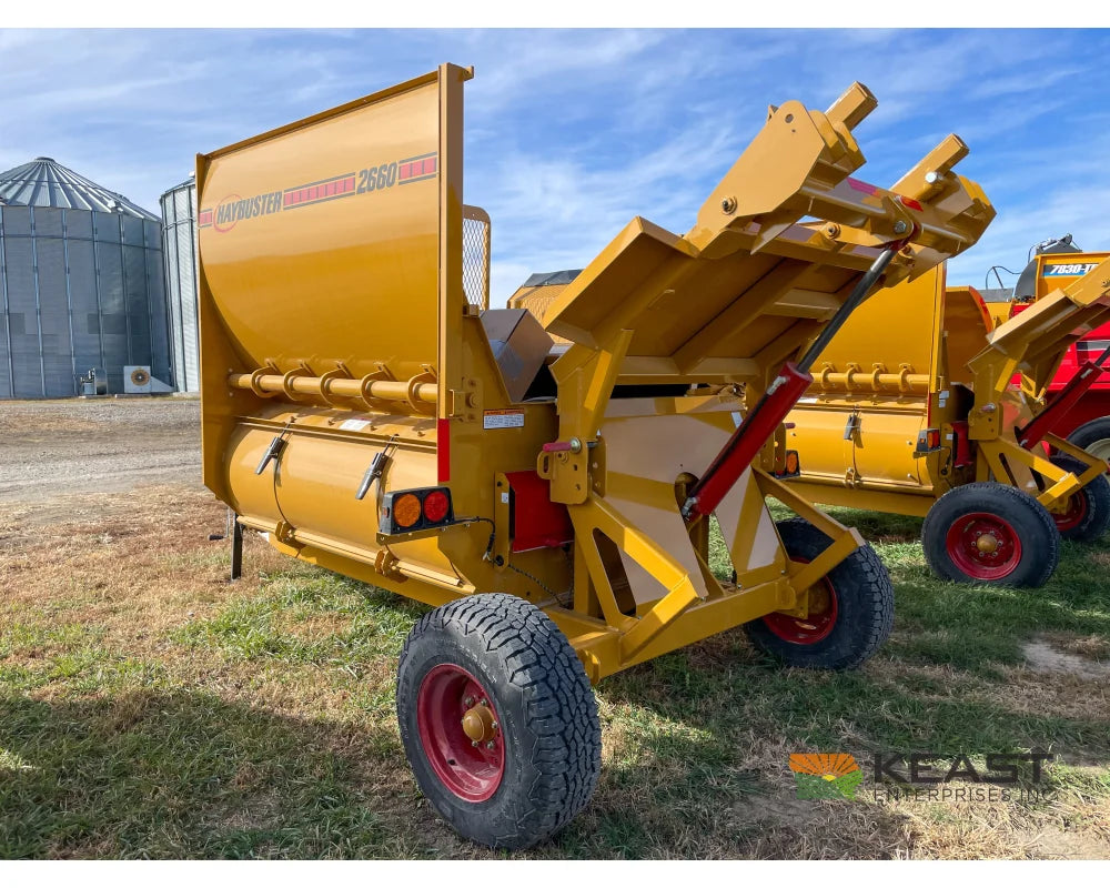 Haybuster 2660 Bale Processor 2 Bale Capacity Hydraulic Deflector Bale Processors