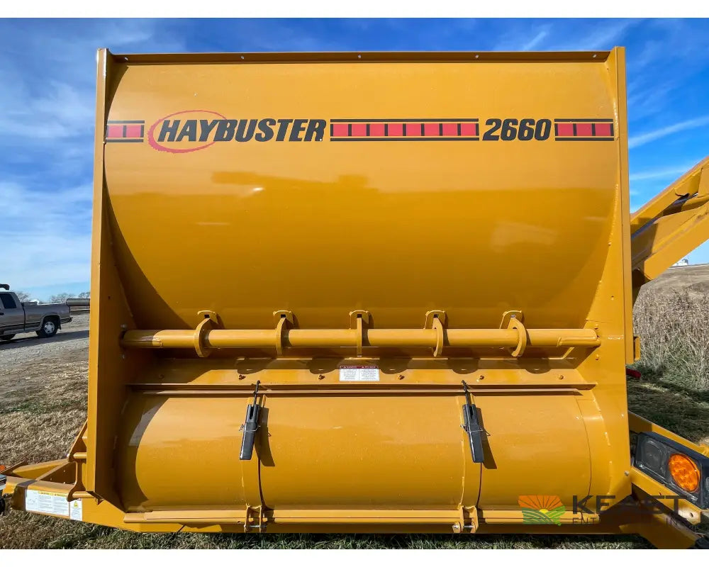 Haybuster 2660 Bale Processor 2 Bale Capacity Hydraulic Deflector Bale Processors