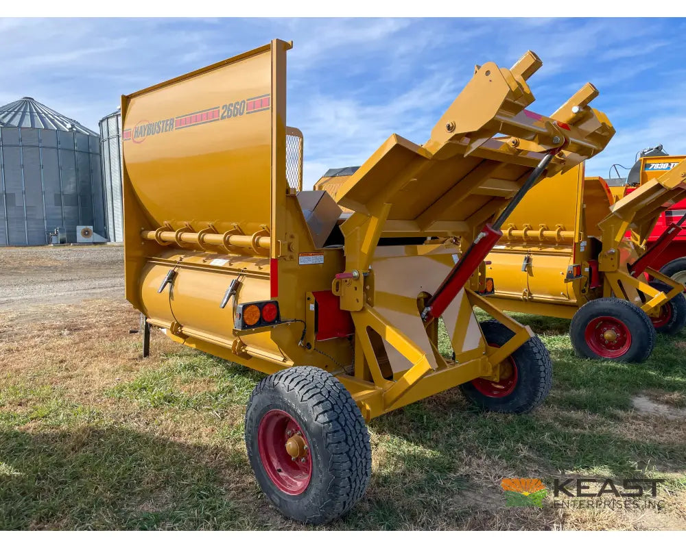 Haybuster 2660 Bale Processor 2 Bale Capacity Hydraulic Deflector Bale Processors