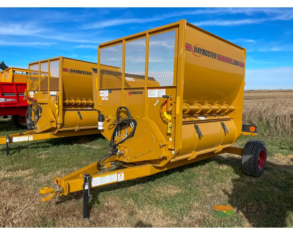 Haybuster 2660 Bale Processor 2 Bale Capacity Hydraulic Deflector Bale Processors