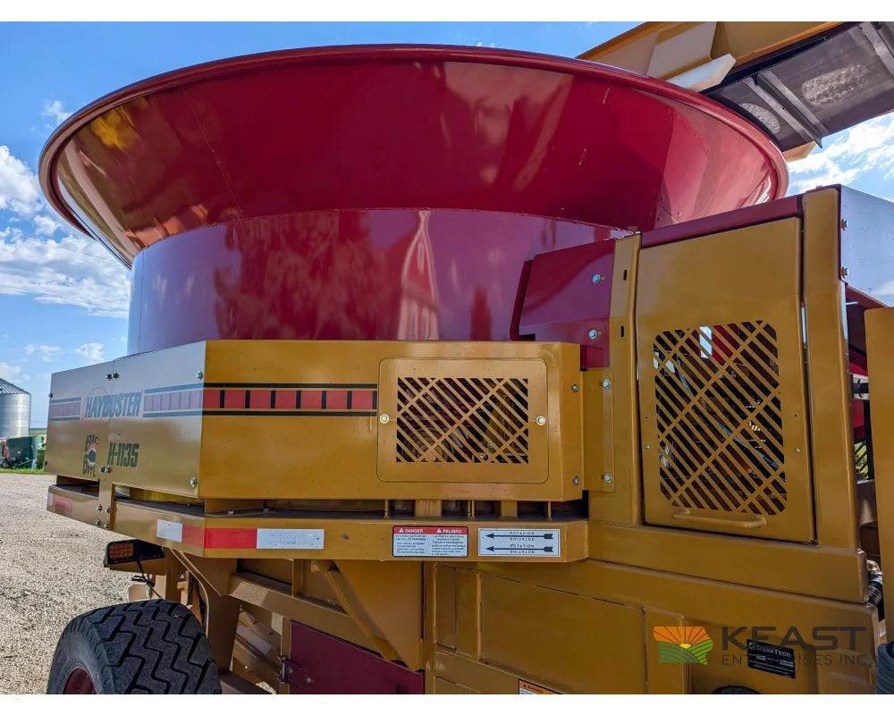 Haybuster 1135 Tilt Tub Grinder - 11’ Tub 44’’ Mill 2 Screens Tub Grinders