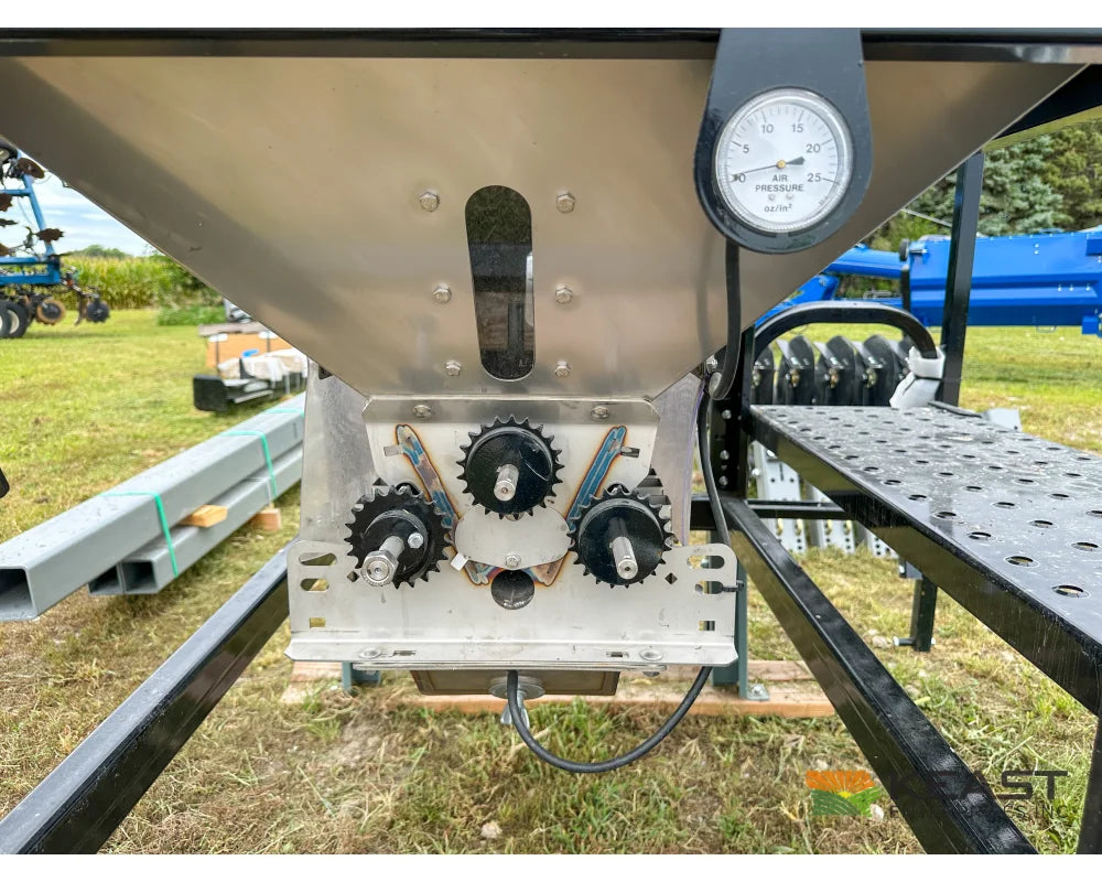 Hiniker 7055 Cover Crop Seeder 55 Cu. Ft. Stainless Hopper - Cover Crop Seeders