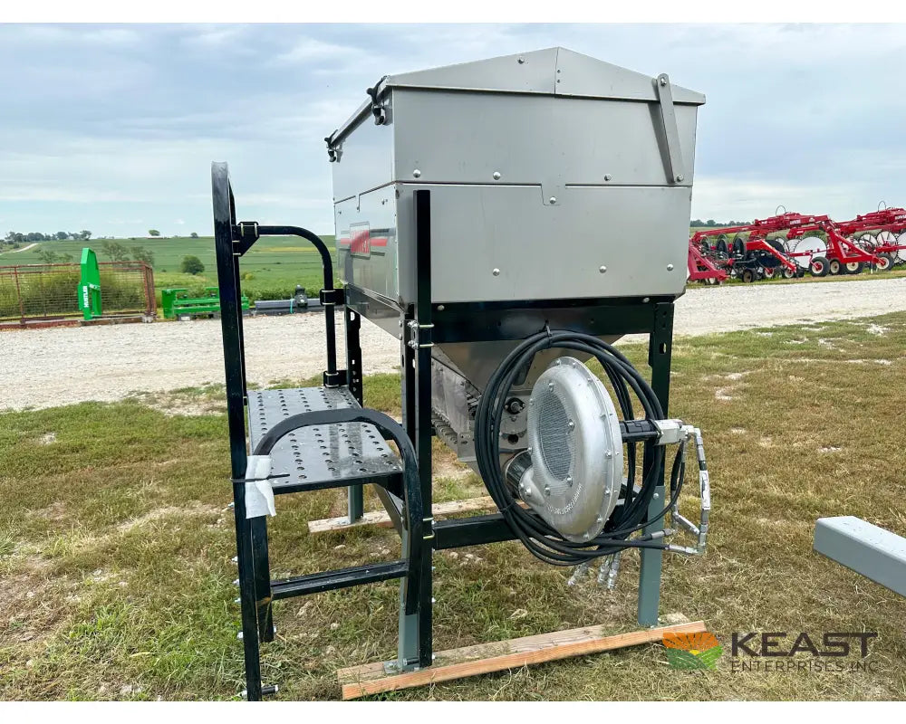 Hiniker 7055 Cover Crop Seeder 55 Cu. Ft. Stainless Hopper - Cover Crop Seeders