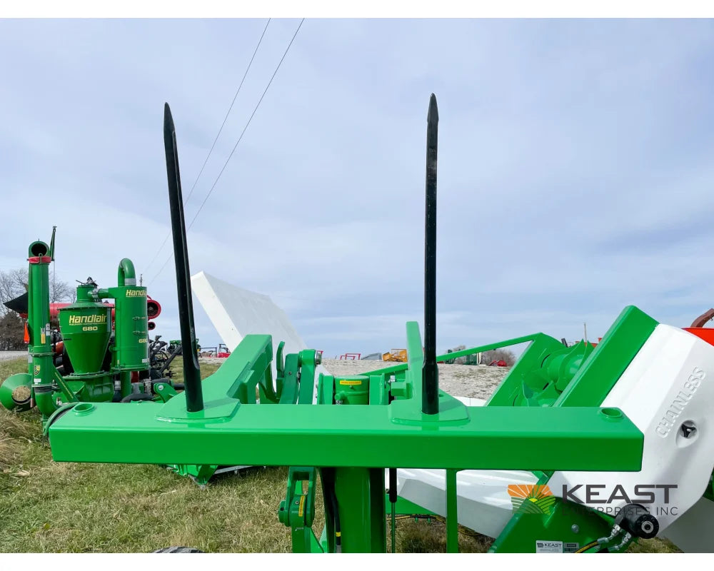 Hustler Chainless TH205 HD Bale Feeder Pull Type Rear Self-Loading Forks Bale Processors