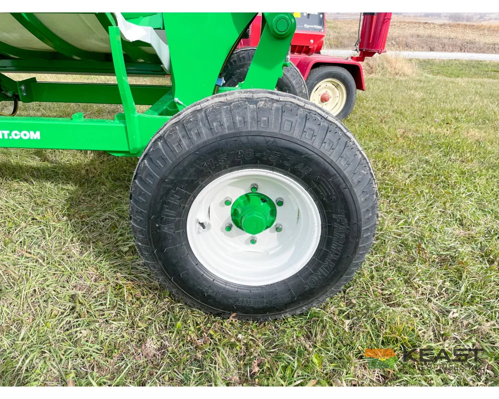 Hustler Chainless TH205 HD Bale Feeder Pull Type Rear Self-Loading Forks Bale Processors