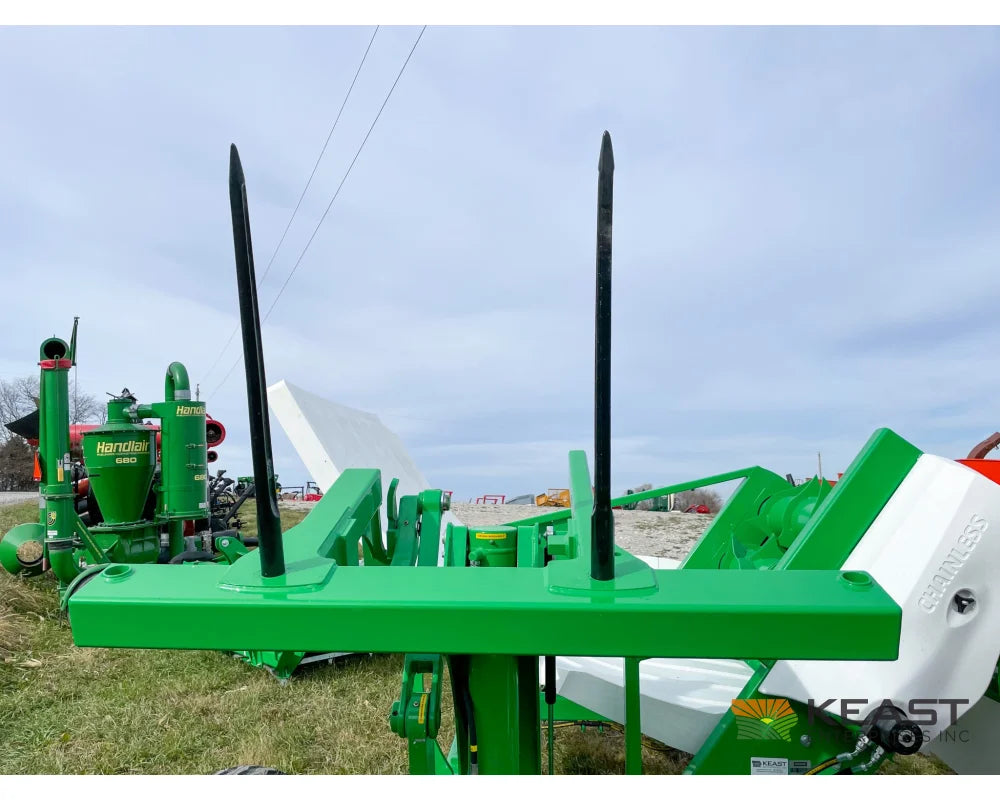 Hustler Chainless TH205 HD Bale Feeder Pull Type Rear Self-Loading Forks Bale Processors