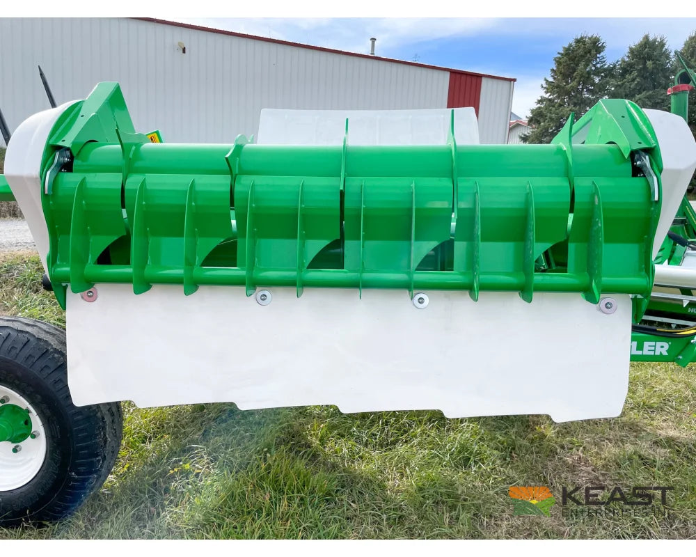 Hustler Chainless TH205 HD Bale Feeder Pull Type Rear Self-Loading Forks Bale Processors