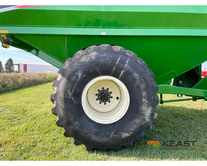 J&M 1312 Grain Cart 1,325 Bushel Capacity Roll Tarp 20’’ Discharge Scales Grain Carts