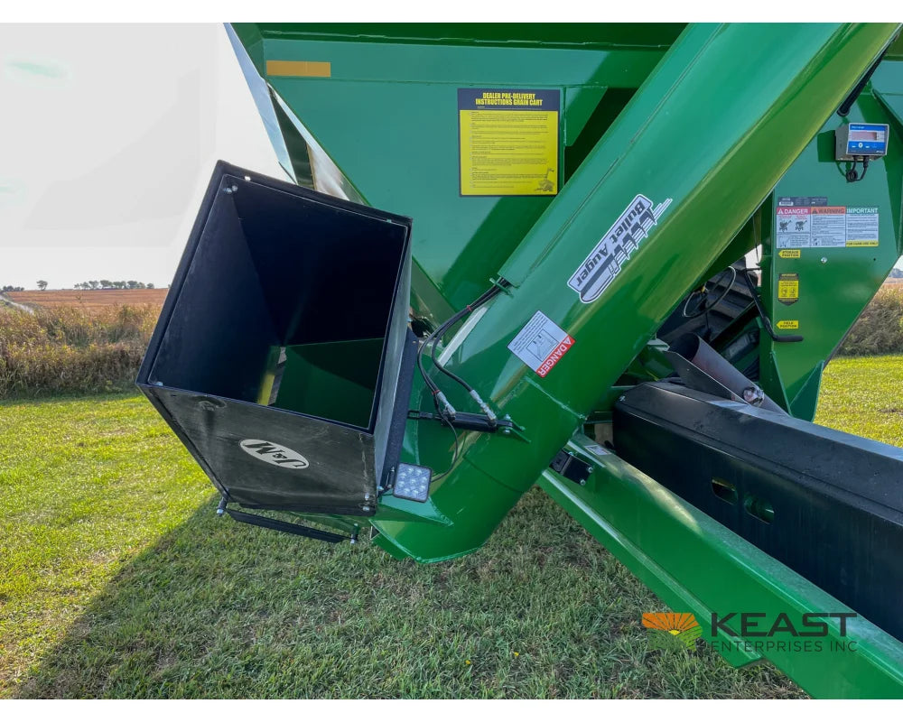 J&M 1312 Grain Cart 1,325 Bushel Capacity Roll Tarp 20’’ Discharge Scales Grain Carts